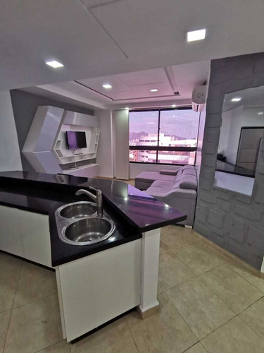 Imagen 3 de 13 de María Meléndez Vende Lujoso Apartamento El Parral Res Merlot