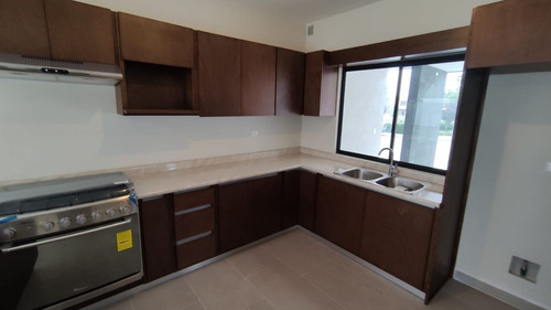 Imagen 8 de 23 de Casa De 3 Habs Cada Una Con Baño, Los Encinos