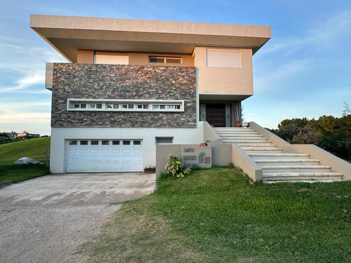 Casa En Venta - 5 Dormitorios 5 Baños - Pinamar