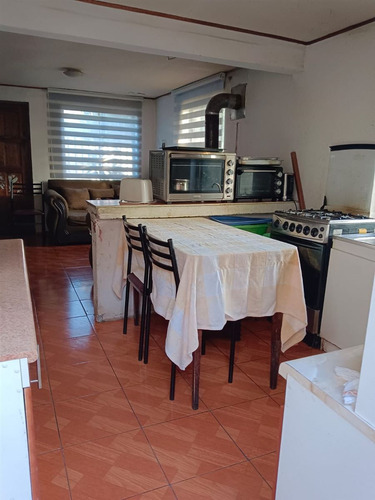 Casa En Venta De 4 Dorm. En San Carlos