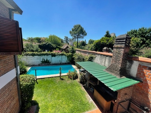 Venta-casa C/jardín En Inmejorable Ubicación En Monte Grande