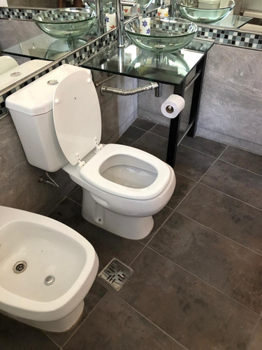 Imagen 10 de 15 de Casa Tres Dormitorios Sobre El Lago