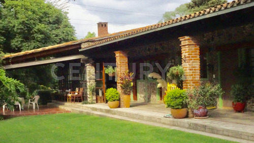 Hermosa Casa Con Terreno En Venta En La Colonia Los Morales En Xochimilco