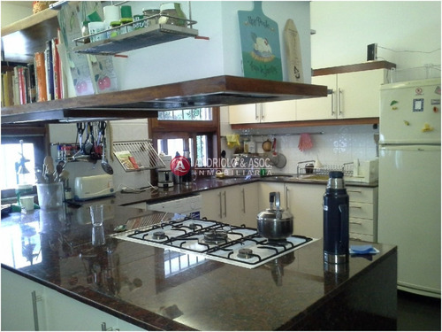 Casa En Zona De Playa Brava Y Aidy Grill- Ref: 5328