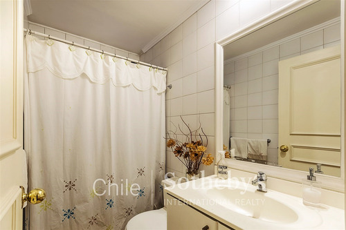 Casa En Venta De 8 Dorm. En Lo Barnechea