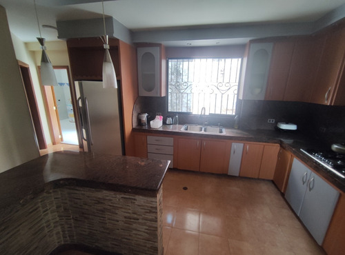 Imagen 7 de 11 de En Venta Townhouse En Urb. Barrio Sucre, Las Delicas, Maracay. 04124203381