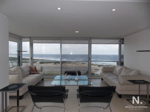 Apartamento En Venta De 3 Dormitorios En Playa Brava, Punta Del Este