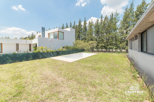 Imagen 22 de 29 de Importante Casa 3 Dormitorios Venta. Jardin, Piscina - San Sebastian