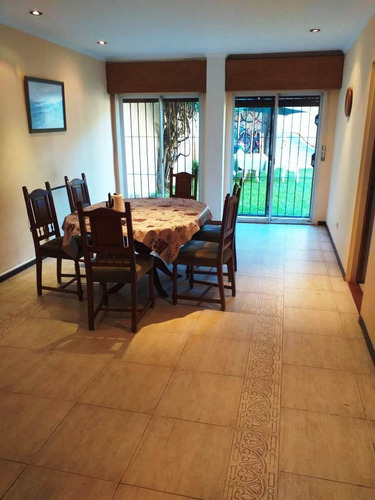 Excelente Chalet En 2 Plantas Reciclado En Inmejorable Zona