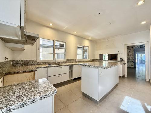 Importante Casa En Venta - Barrio Privado Las Victorias