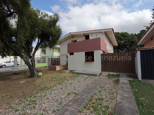 | Casa En Venta Al Este De Barquisimeto Zona Los Libertadores  R E F  2 - 4 - 1 - 3 - 8 - 2 - 2  Mp |