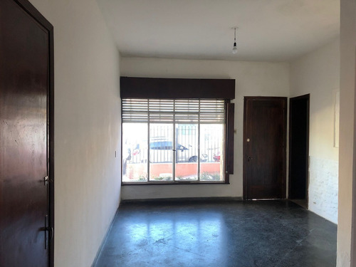 Lega Propiedades Vende Hermosa Casa Con Fondo.