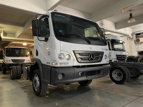 Imagen 2 de 7 de Mercedes Benz Accelo 815