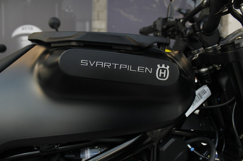 Husqvarna Svartpilen 200-en Stock- 1@@ Fin@nci@da Cu@t@ Fij@