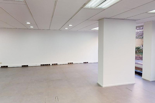 Oficina En Muy Buen Estado, Reciclada | Luminosa