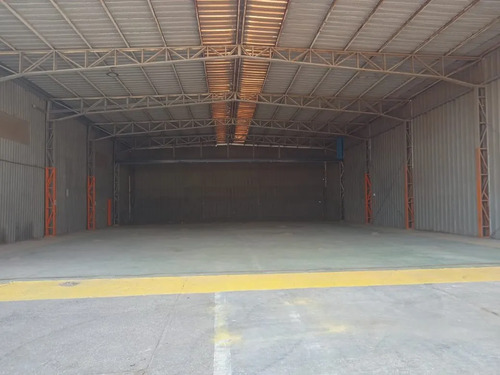 Venta Sitio Con Galpones Y Equipamiento En El Barrio Indust
