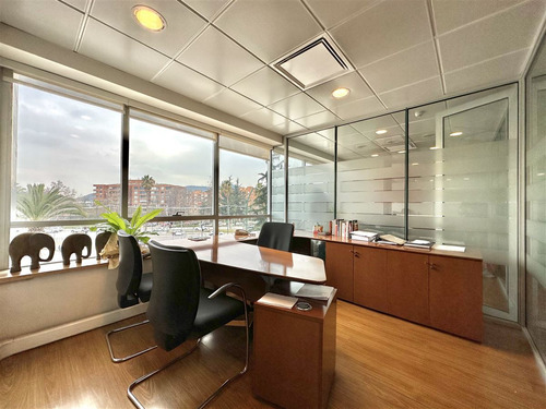 Portal La Dehesa / Oficinas / Tres Estacionamientos