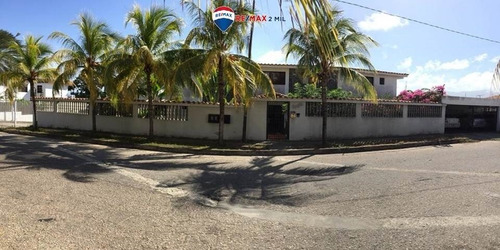 Re/max 2mil Vende Casa En La Urbanización Paraiso Ii, Municipio Maneiro. Isla De Margarita, Estado Nueva Esparta