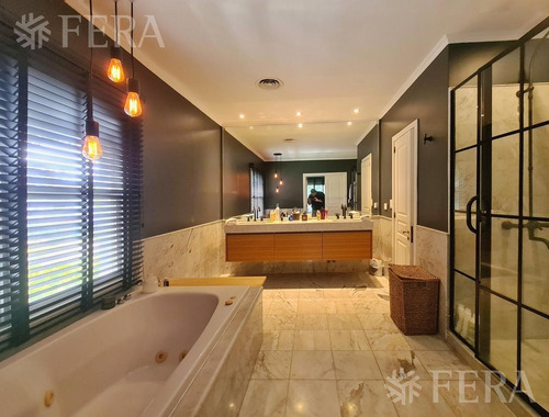Imagen 22 de 28 de Venta Casa 5 Ambientes Con Cochera Y Fondo Libre Con Piscina En Abril Club De Campo (29724)