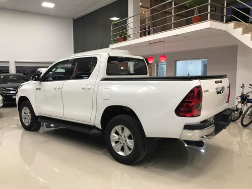 Imagen 3 de 15 de Toyota Hilux 2.4 Cd Sr 150cv 4x2 2017