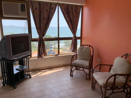 Imagen 9 de 19 de Apartamento En Higuerote Vista Al Mar. Edificio Muy Bien Conservado. Piso Medio. Salida A La Playa. Vigilancia 24h. Buena Oportunidad. Muy Cerca De Todo!!