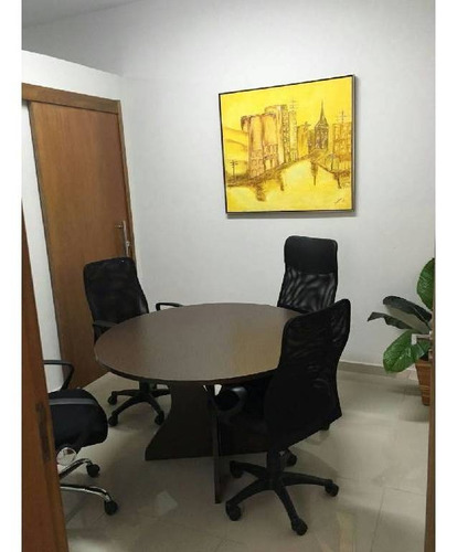 Imagem 16 de 18 de Sala Com Armários Fixos - 19257