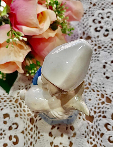 Niña Paisana Con Conejo Figura De Porcelana Española