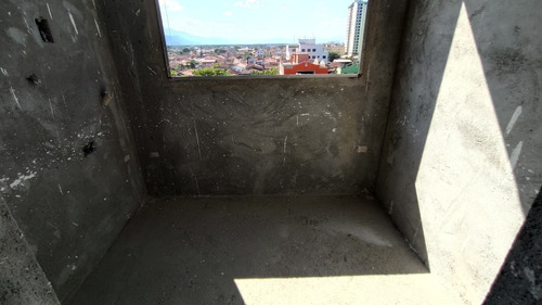 Imagem 11 de 30 de Apartamento 2 Dormitórios - Prédio Frente Mar- Entrada 95 Mil - Aml179