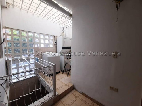 Casa Tipo Dúplex En Alquiler. Urb. Los Palos Grandes.