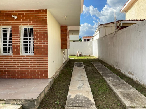 Imagen 2 de 9 de En Venta Lindo Townhouse En Res. Los Girasoles 04128676886