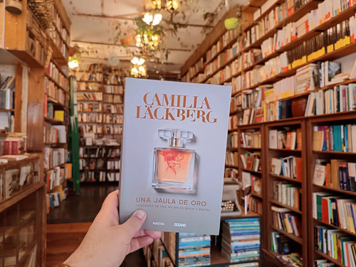 Una Jaula De Oro. Camila Läckberg. (Usado)