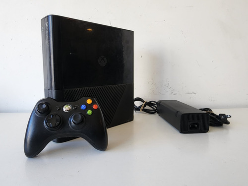 Imagen 1 de 7 de Microsoft Xbox 360 E 4gb + 1 Control Y Cable Power