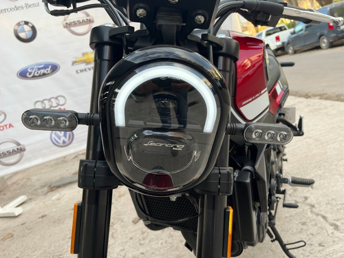 Imagen 8 de 19 de Benelli Leoncino 250
