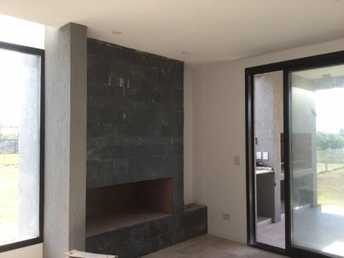 Imagen 5 de 30 de Casa En Construcción De Muy Buen Diseño Y Calidad Constructiva!!! En Venta Con Renta!