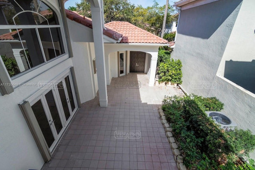 Casa Chalet En Venta En Sunny Isles, Miami, Florida
