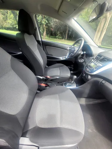 Hyundai Accent 1.6 Gl At 2012