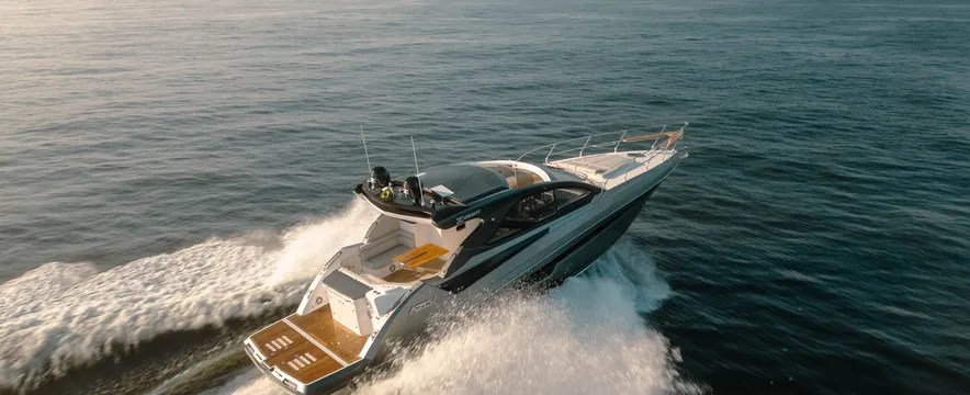 Lancha Azov Z480 Ht Referência Em Navegabilidade