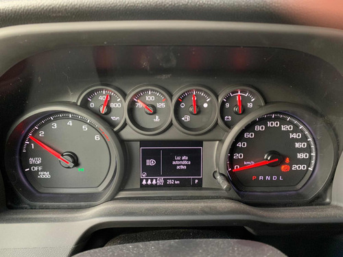 Chevrolet Silverado 5.3 V8 Custom Doble Cabina 4X4 At