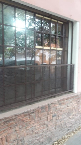 Dueño Vende Local En Vte. López , A 100 Metros Centro Comercial De V. Martelli ( Calle Laprida) , Equipado Con Cocina Completa, Baño Compl., Entrepiso , Baulera, Etc.