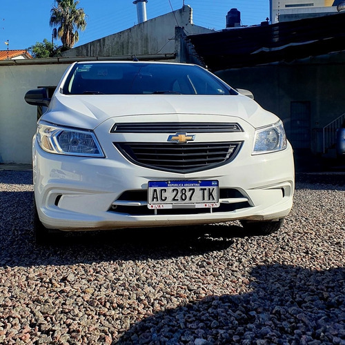 Imagen 2 de 8 de Chevrolet Onix 2018 1.4 Joy Ls 98cv