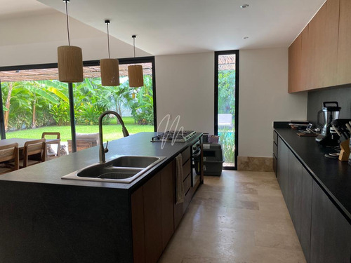 Casa En Venta Con O Sin Muebles En Cancun, Lagos Del Sol