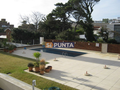 Imagen 24 de 25 de Península, Edificio Caleta