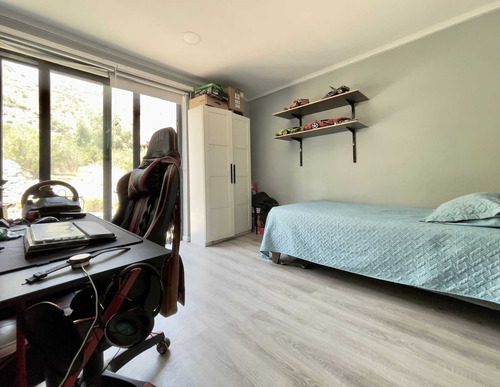 Casa Con 5.000 M2 De Terreno Con Piscina (82768)