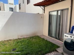 Casa De Segunda Mano Con 2 Recamaras. Venta - Rincones Del Marques