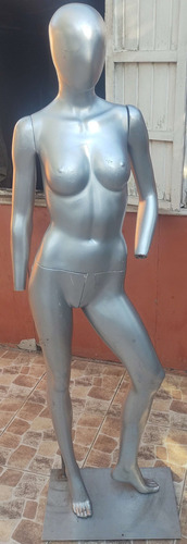 Maniquí Dama De Fibra De Vidrio Sin Manos Con Base.