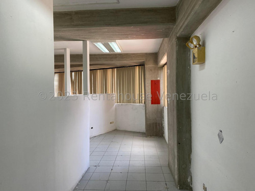Edificio Industrial En Venta En Los Dos Caminos 24-6109