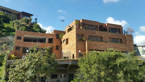 Casa Multinivel En Calle Cerrada Con Piscina En Venta En Lomas De Las Mercedes Calle Prolongacion Dr Bueno Caracas 
