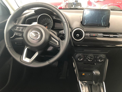 Mazda 2 Touring Automatico 2021 Blanco Nieve Perlado