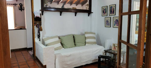 Impecable Propiedad! 3 Dormitorios, 2 Baños, Living Con Hogar Y Comedor, Estar... Pileta, Parrilla..