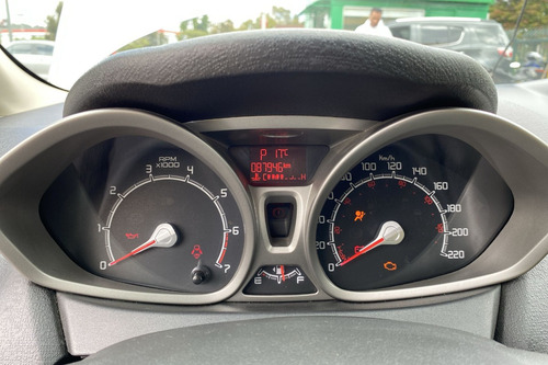 Ford Fiesta 1.6 Sportback Automática